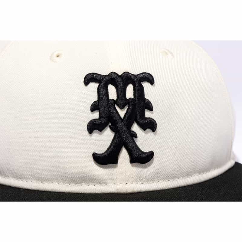 SAINT MXXXXXX SAINT MXXXXXX＜セント マイケル＞ ベースボールキャップ WHITE