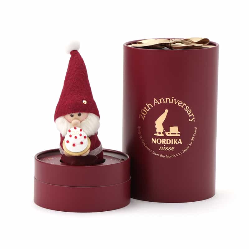 NORDIKA NISSE NORDIKA NISSE ＜ノルディカ ニッセ＞ 木製人形 （ケーキを持ったサンタ） RED