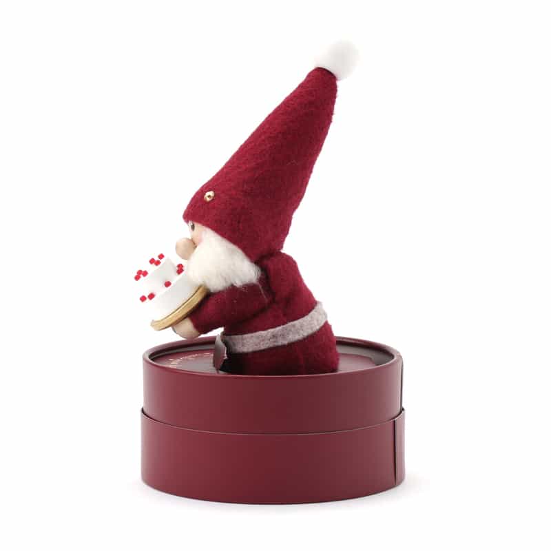 NORDIKA NISSE NORDIKA NISSE ＜ノルディカ ニッセ＞ 木製人形 （ケーキを持ったサンタ） RED