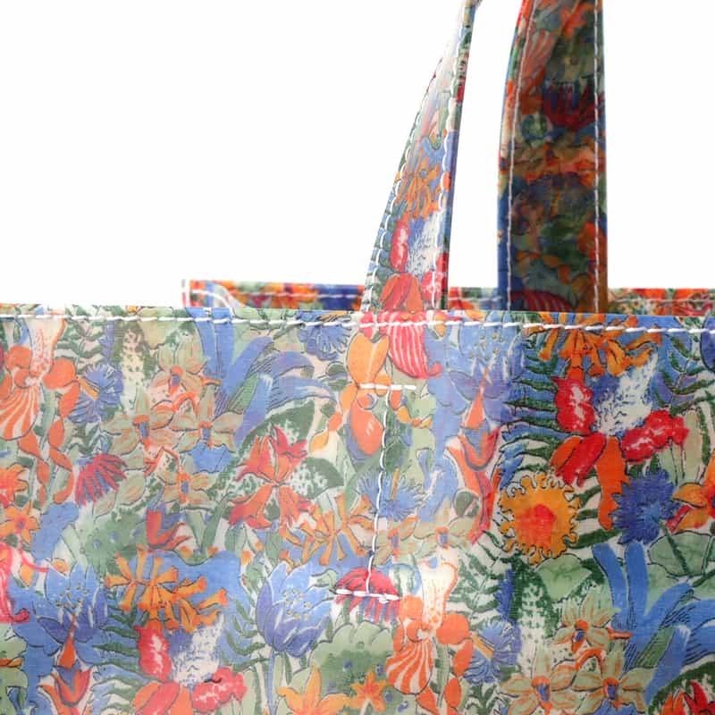 BARNEYS NEW YORK リバティ柄PVC素材 ロゴトートバッグ（L） BLUE