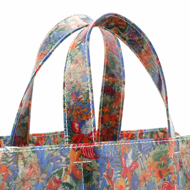 BARNEYS NEW YORK リバティ柄PVC素材 ロゴトートバッグ（L） BLUE