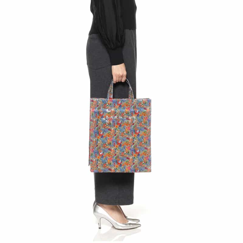 BARNEYS NEW YORK リバティ柄PVC素材 ロゴトートバッグ（L） BLUE