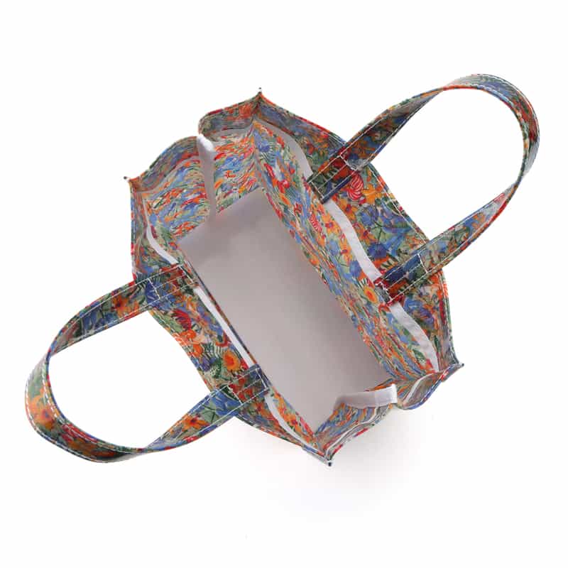 BARNEYS NEW YORK リバティ柄PVC素材 ロゴトートバッグ（M） BLUE