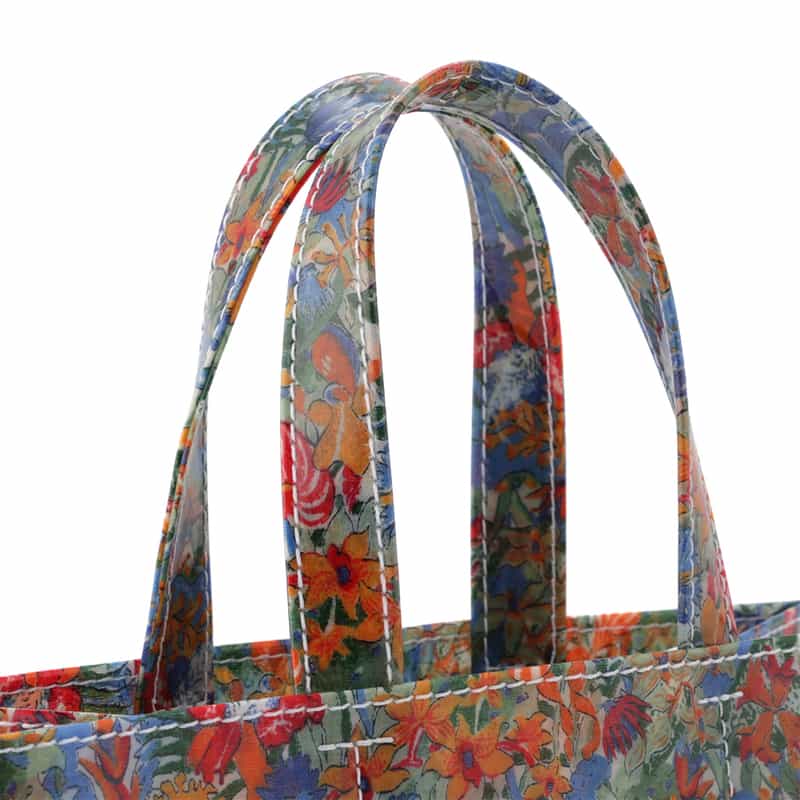 BARNEYS NEW YORK リバティ柄PVC素材 ロゴトートバッグ（M） BLUE