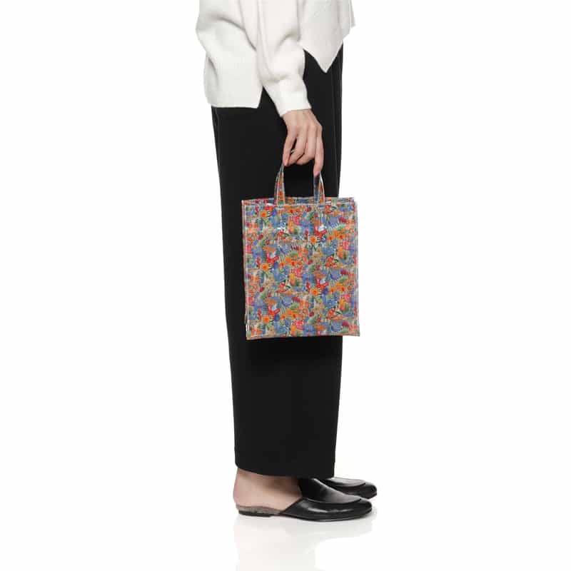 BARNEYS NEW YORK リバティ柄PVC素材 ロゴトートバッグ（M） BLUE