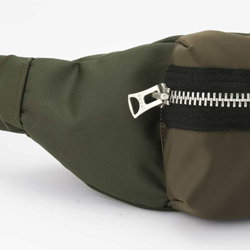 SACAI SACAI＜サカイ＞ ナイロンボディバッグ KHAKI