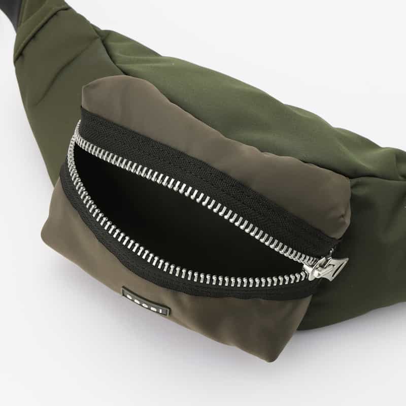 SACAI SACAI＜サカイ＞ ナイロンボディバッグ KHAKI