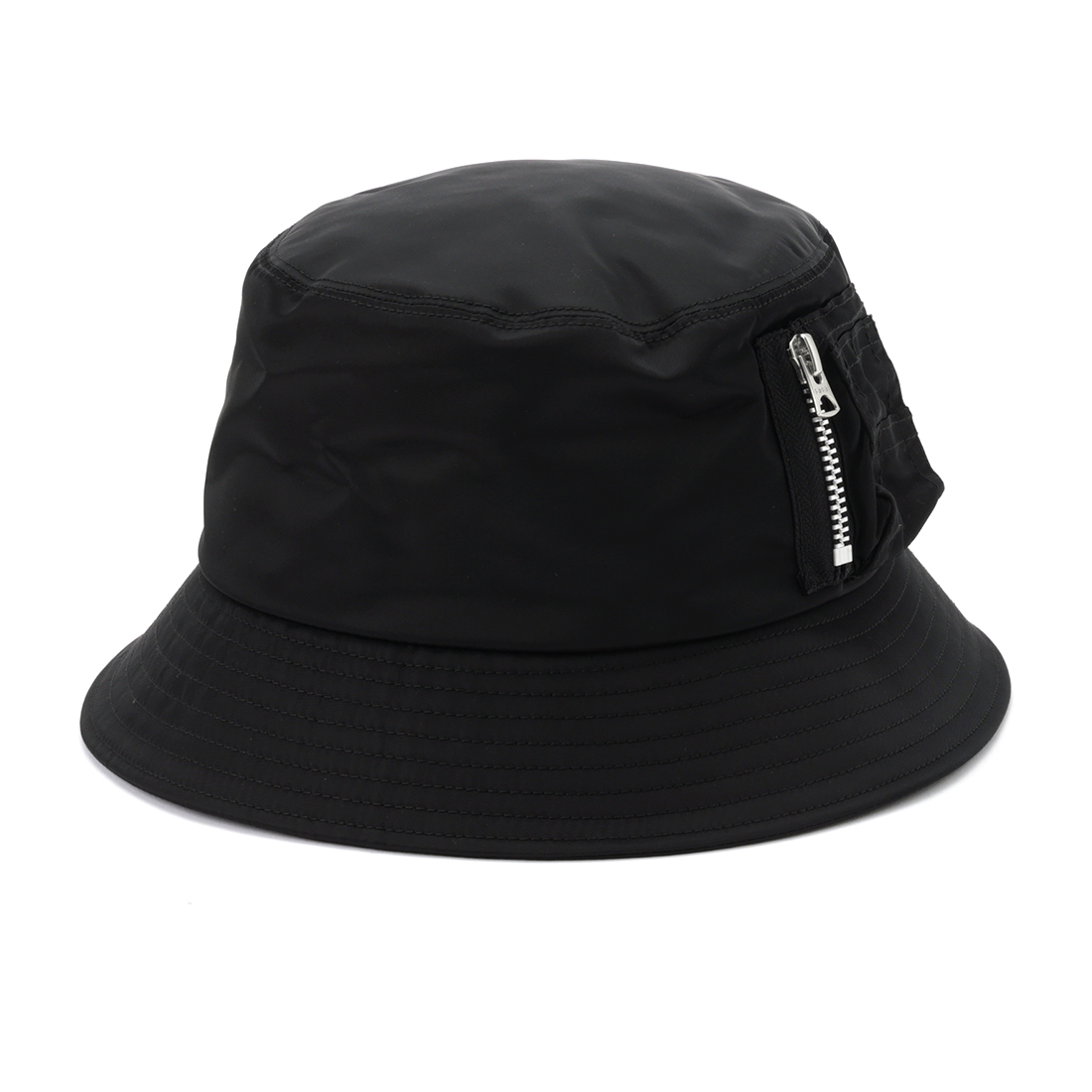 SACAI＜サカイ＞ ナイロン素材バケットハット