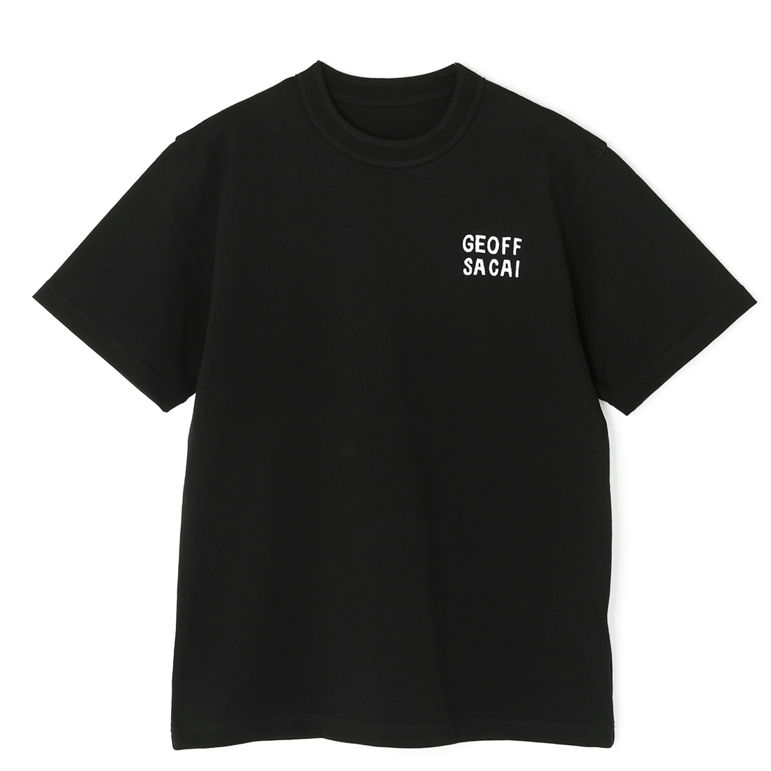 SACAI＜サカイ＞ ロゴ入りTシャツ（メンズ）