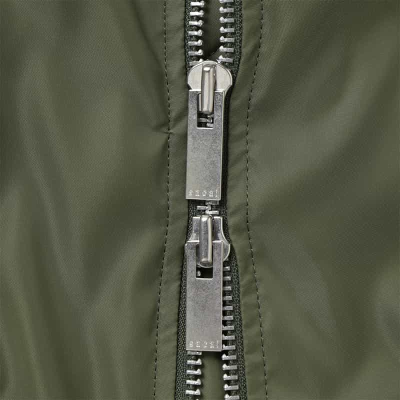 SACAI SACAI＜サカイ＞ ナイロンツイルベスト KHAKI