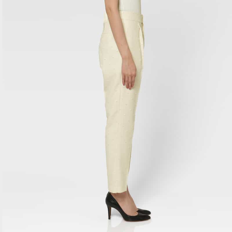 BARNEYS NEW YORK ウォッシャブル ドットフロッキー柄テーパードパンツ IVORY