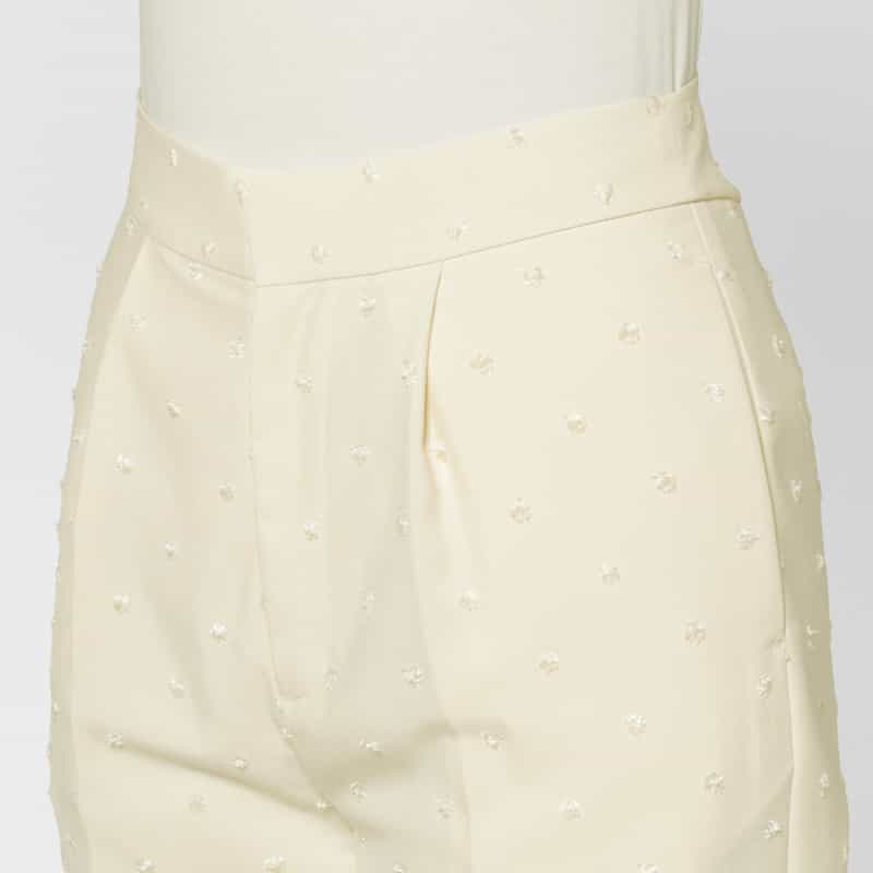 BARNEYS NEW YORK ウォッシャブル ドットフロッキー柄テーパードパンツ IVORY