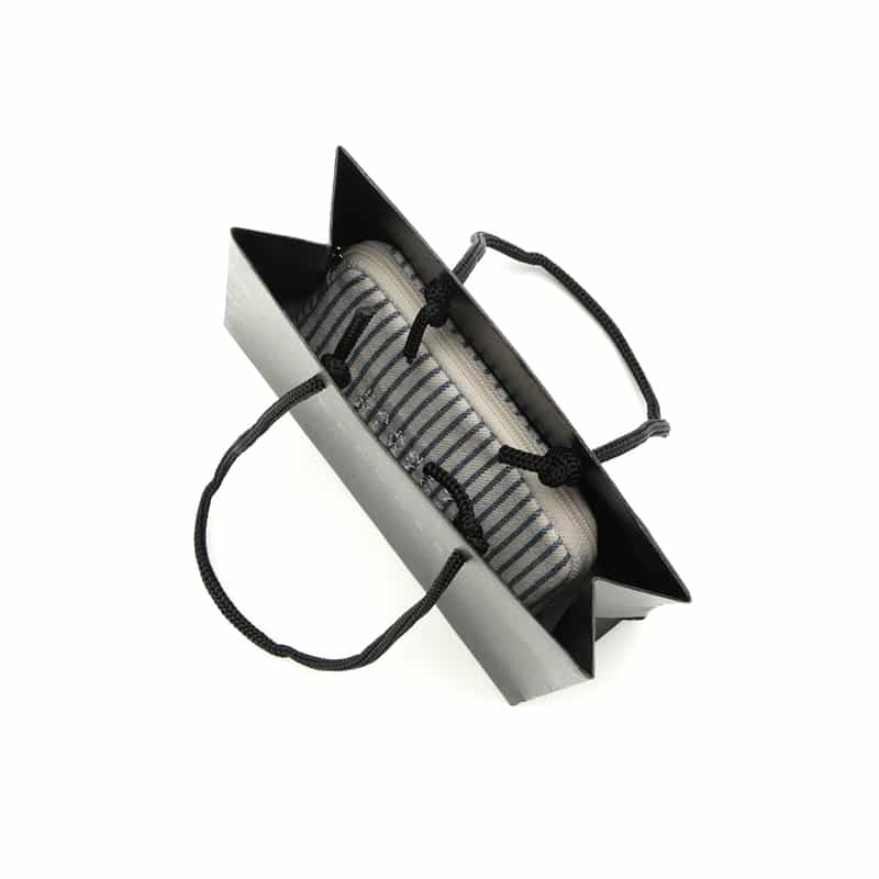 BARNEYS NEW YORK チョコレート入りポーチ (ストライプ柄／BLUE) BLUE