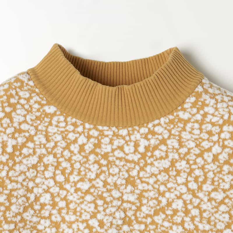 BARNEYS NEW YORK セットアップ ウォッシャブル ジャカード素材ハイネック フレアニットプルオーバー CAMEL