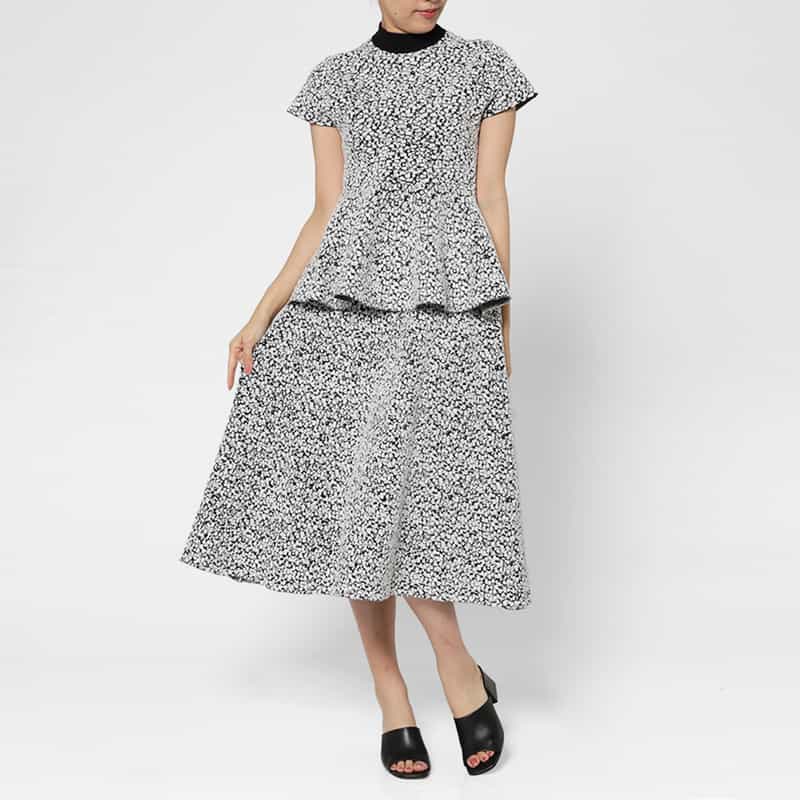 BARNEYS NEW YORK セットアップ ウォッシャブル ジャカード素材ハイネック フレアニットプルオーバー BLACK