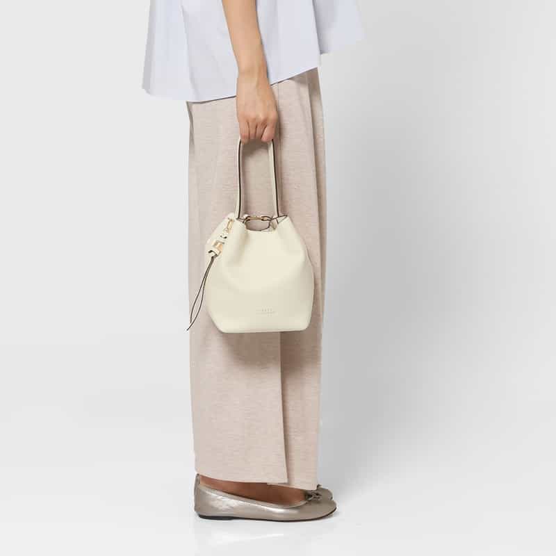 BARNEYS NEW YORK 2WAY レザーワンハンドルバッグ WHITE