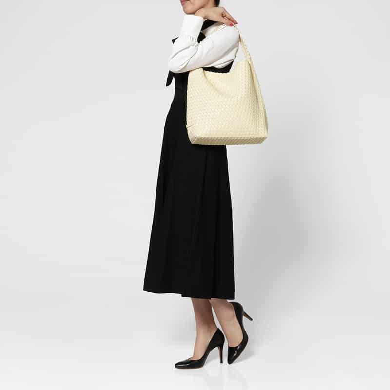 NAGHEDI NAGHEDI ＜ナゲディ＞ ワンハンドルバッグ “Nomad Medium Hobo“ IVORY