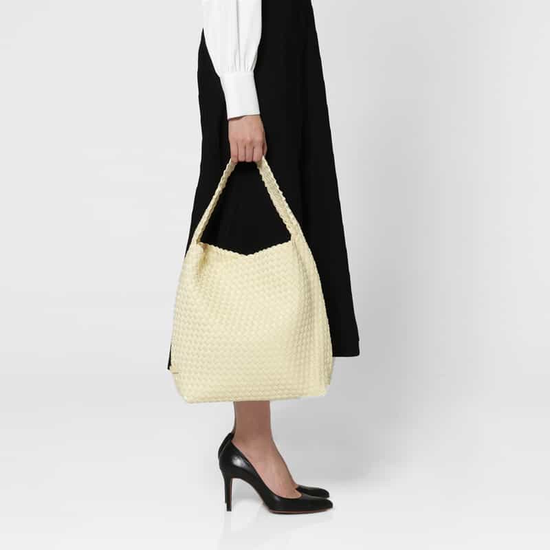 NAGHEDI NAGHEDI ＜ナゲディ＞ ワンハンドルバッグ “Nomad Medium Hobo“ IVORY