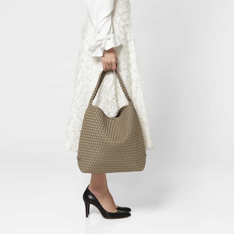 NAGHEDI NAGHEDI ＜ナゲディ＞ ワンハンドルバッグ “Nomad Medium Hobo“ BEIGE