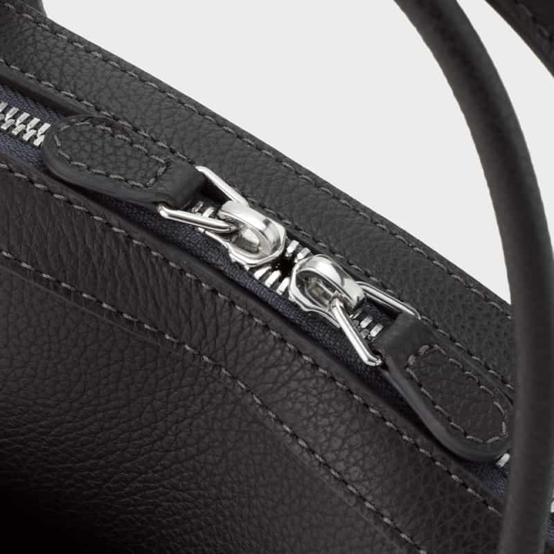 MAISON CANAU MAISON CANAU ＜メゾン カナウ＞ バーニーズニューヨーク限定 ラウンドボストンバッグ（M） DARK GRAY