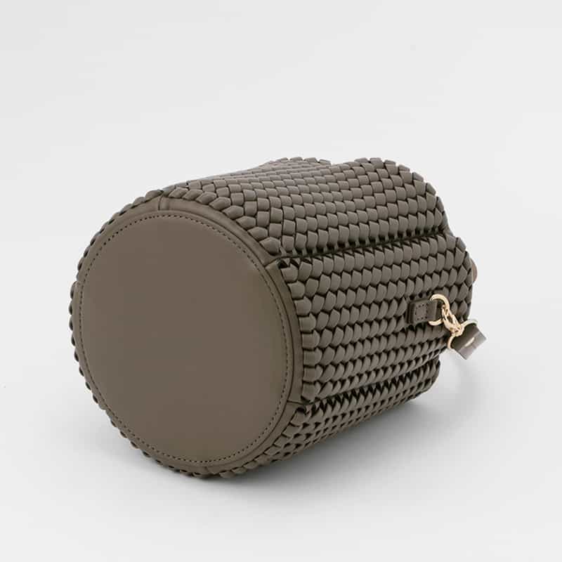 BARNEYS NEW YORK メッシュバケットバッグ BROWN