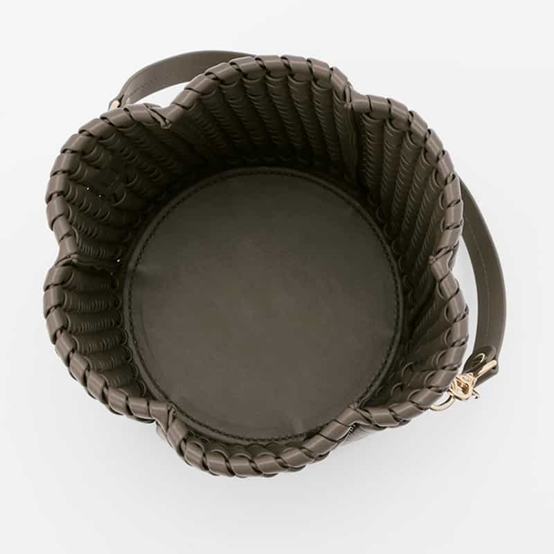 BARNEYS NEW YORK メッシュバケットバッグ BROWN