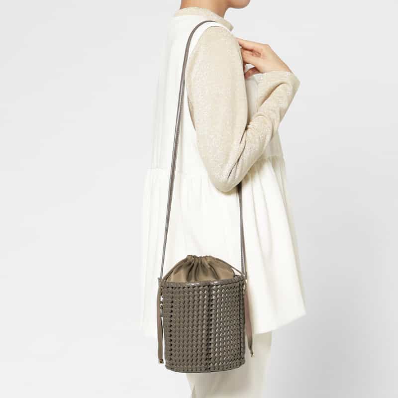 BARNEYS NEW YORK メッシュバケットバッグ BROWN