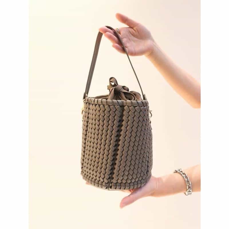 BARNEYS NEW YORK メッシュバケットバッグ BROWN