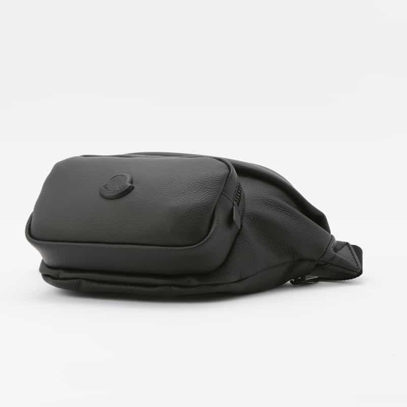 MONCLER MONCLER＜モンクレール＞ レザーボディバッグ BLACK