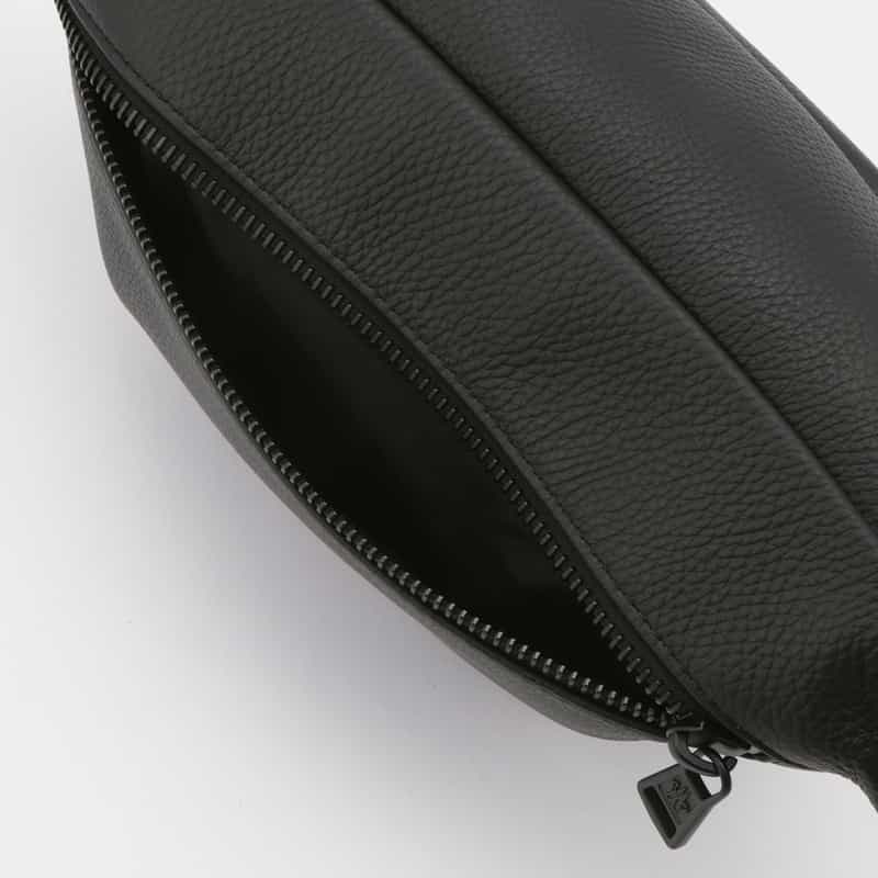 MONCLER MONCLER＜モンクレール＞ レザーボディバッグ BLACK