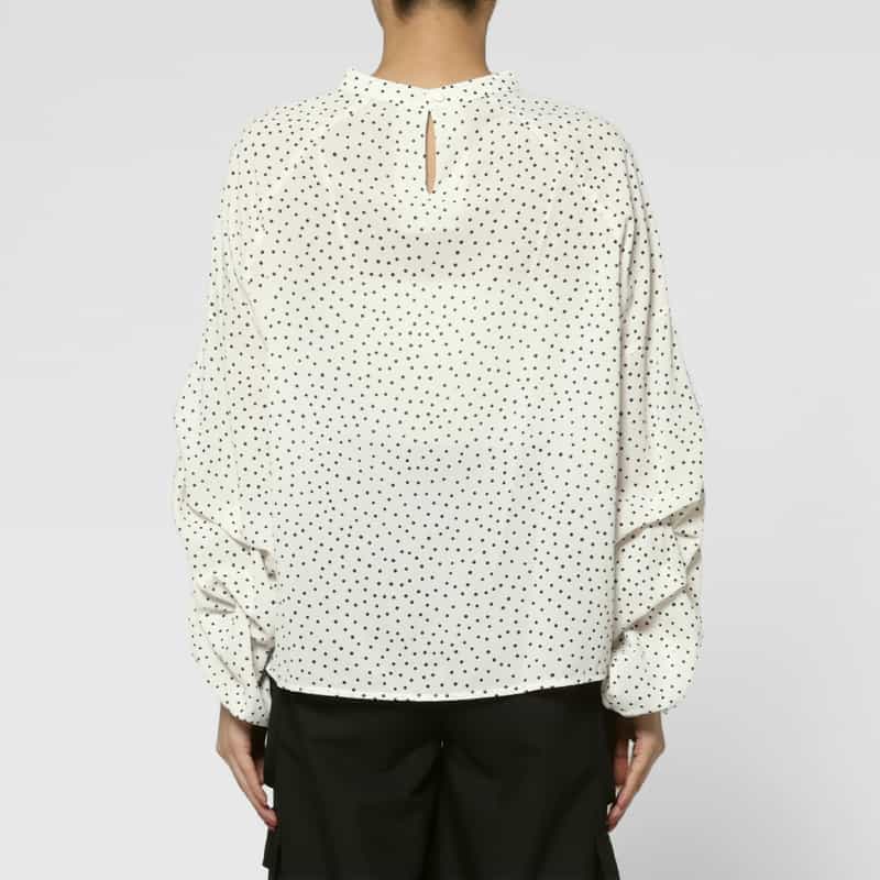 BARNEYS NEW YORK ウォッシャブル ドット柄ランダムタックスリーブブラウス WHITE