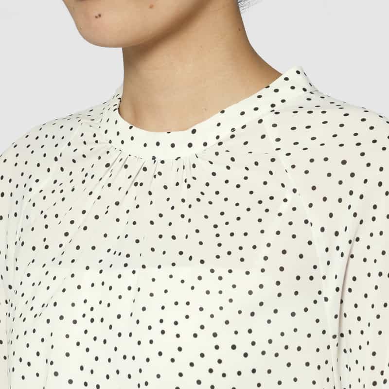 BARNEYS NEW YORK ウォッシャブル ドット柄ランダムタックスリーブブラウス WHITE