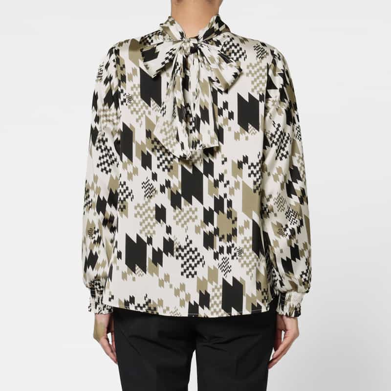 BARNEYS NEW YORK ウォッシャブル ジオメトリック柄バックボウデザインブラウス BEIGE