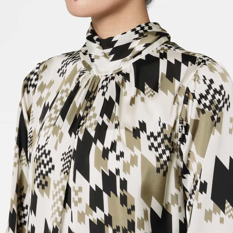 BARNEYS NEW YORK ウォッシャブル ジオメトリック柄バックボウデザインブラウス BEIGE