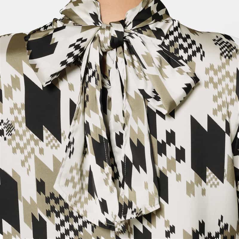 BARNEYS NEW YORK ウォッシャブル ジオメトリック柄バックボウデザインブラウス BEIGE