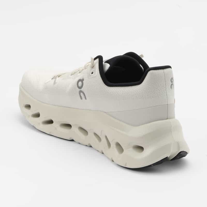 ON ON＜オン＞ スニーカー"CLOUDTILT" WHITE