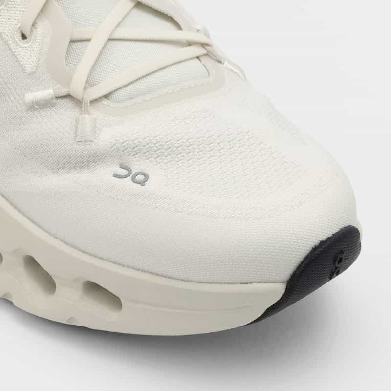 ON ON＜オン＞ スニーカー"CLOUDTILT" WHITE