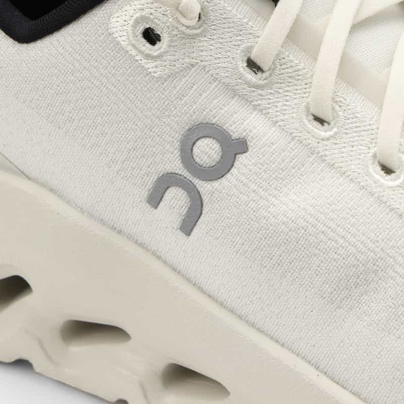 ON ON＜オン＞ スニーカー"CLOUDTILT" WHITE