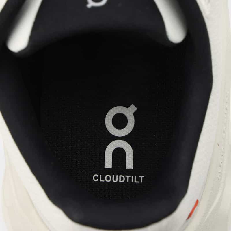 ON ON＜オン＞ スニーカー"CLOUDTILT" WHITE