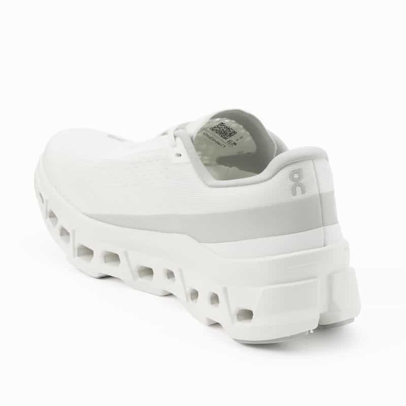 ON ON＜オン＞スニーカー "CLOUDMONSTER" WHITE