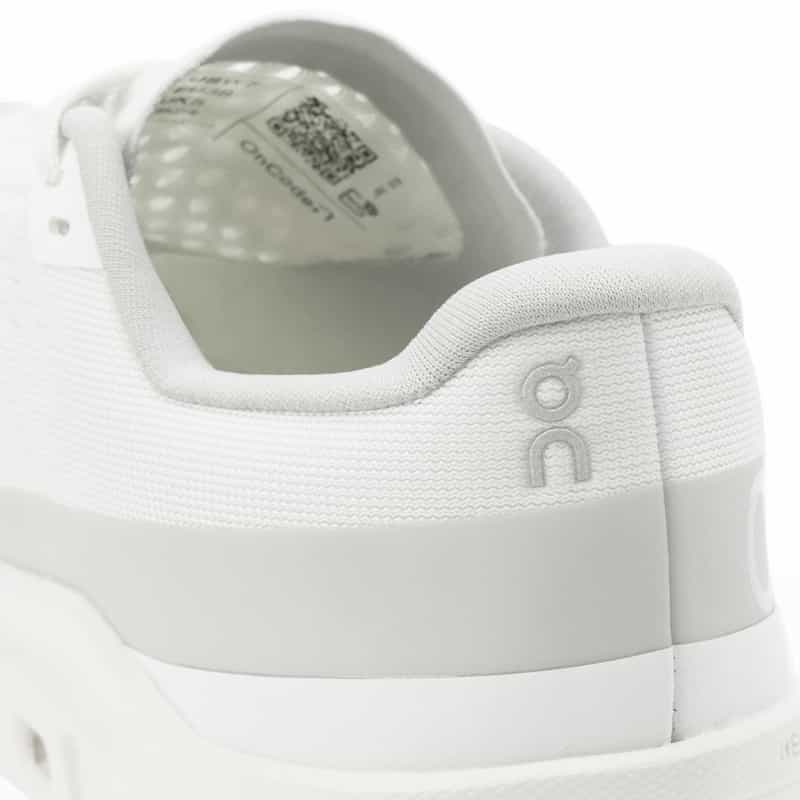 ON ON＜オン＞スニーカー "CLOUDMONSTER" WHITE