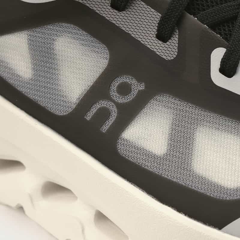 ON ON ＜オン＞ スニーカー"Cloudtilt remix" BROWN