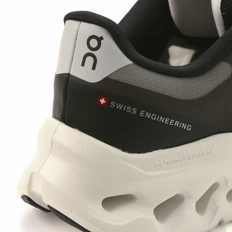 ON ON ＜オン＞ スニーカー"Cloudtilt remix" BROWN