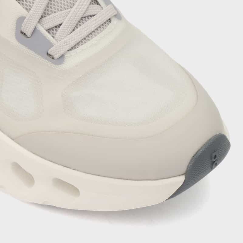 ON ON＜オン＞ スニーカー"Cloudtilt" IVORY