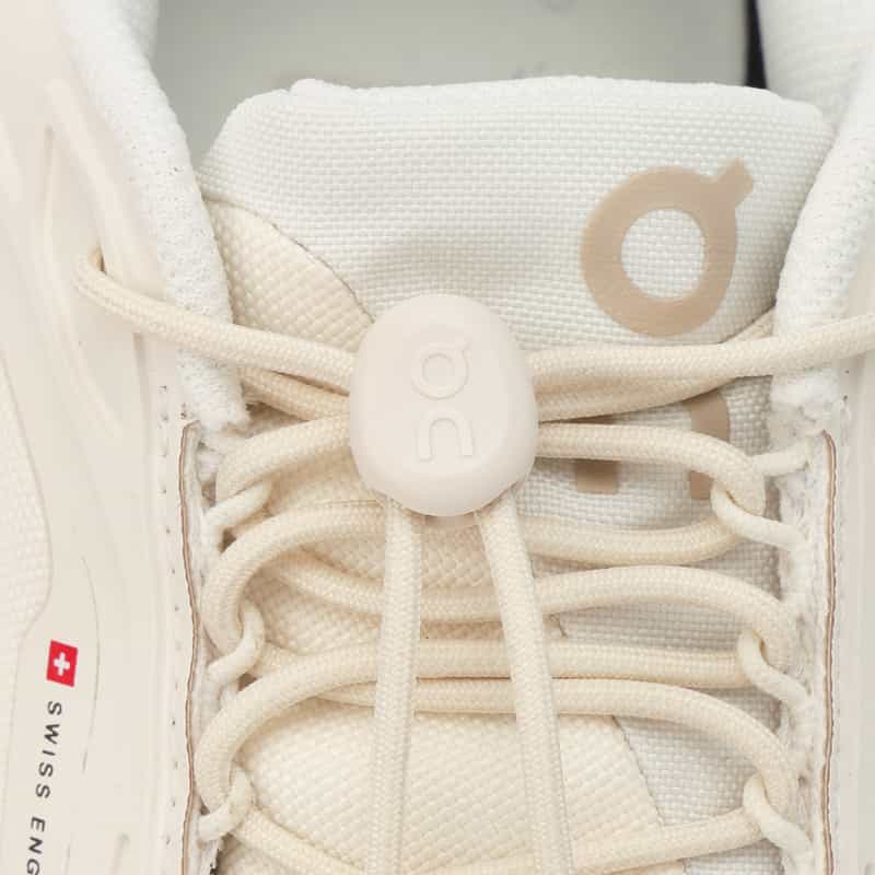 ON ON＜オン＞ スニーカー"Cloud 6" IVORY