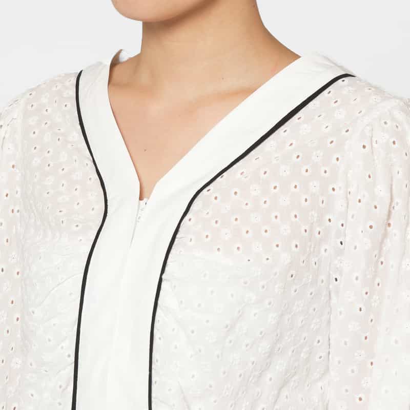 BARNEYS NEW YORK ウォッシャブル カットワークデザイン Vネックブラウス WHITE