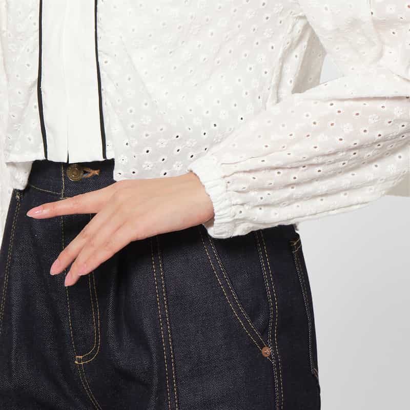 BARNEYS NEW YORK ウォッシャブル カットワークデザイン Vネックブラウス WHITE