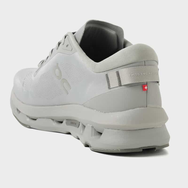 ON ON＜オン＞ スニーカー"CLOUDZONE" LIGHT GRAY