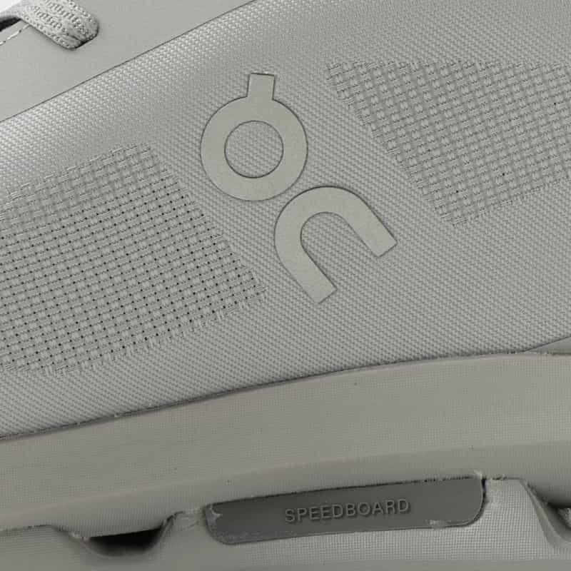 ON ON＜オン＞ スニーカー"CLOUDZONE" LIGHT GRAY