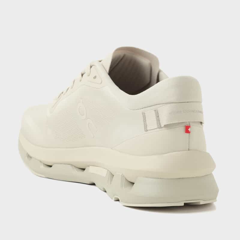 ON ON＜オン＞ スニーカー"CLOUDZONE" BEIGE